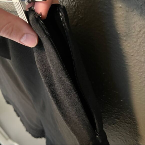 NWT Revolve x Cupcakes and Cashmere Figaro Short in Black | Size 6 - Picture 9 of 13